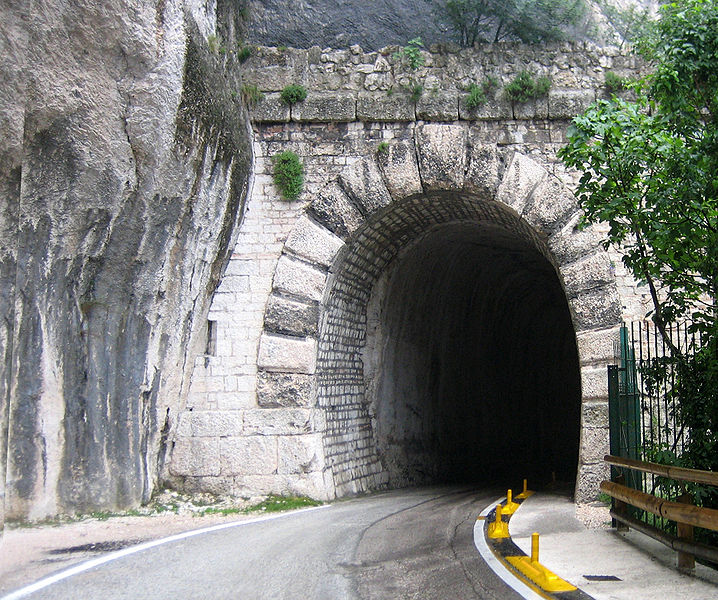 el-primer-tunel-de-la-historia-3960461